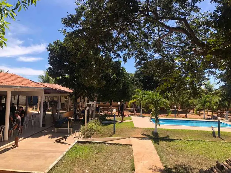 Jardim e área de convivência ao ar livre em Montes Claros