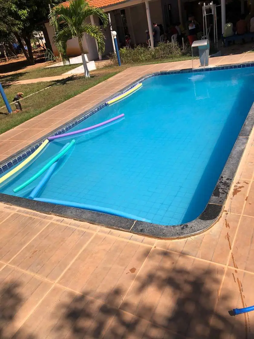 Piscina e área de lazer da clínica em Montes Claros